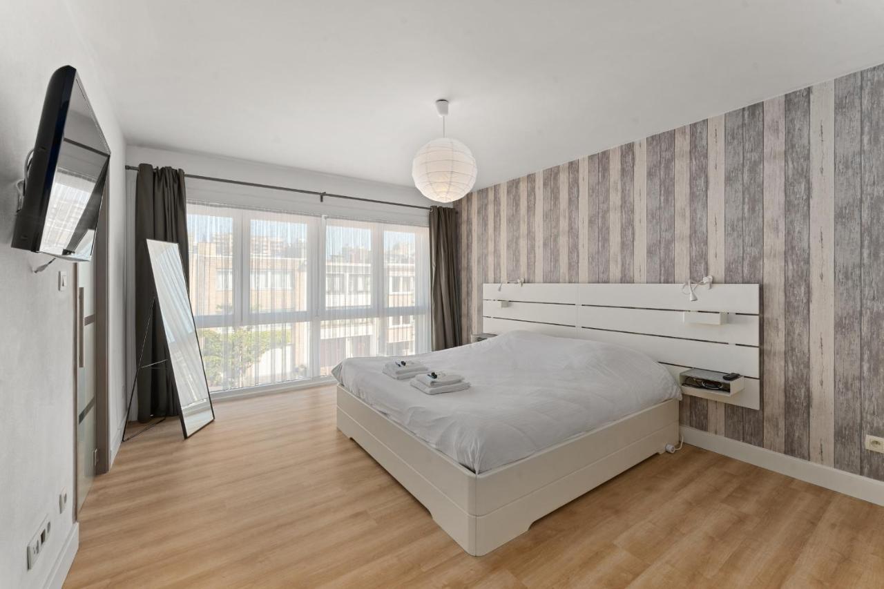 Ruime Woning 10P Met Zonnige Tuin & Nabij Strand 布兰肯贝赫 外观 照片